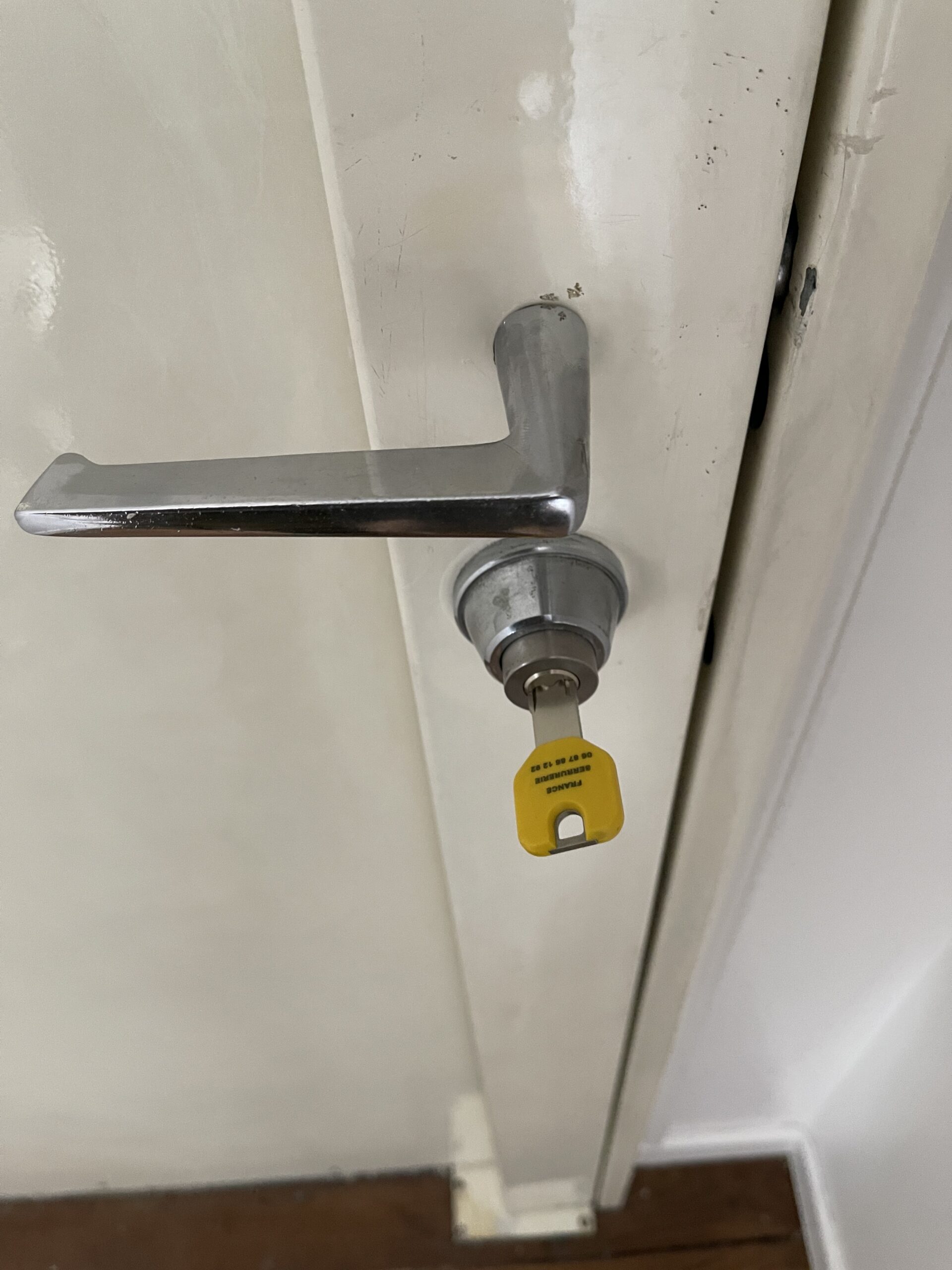 Installation de porte blindée