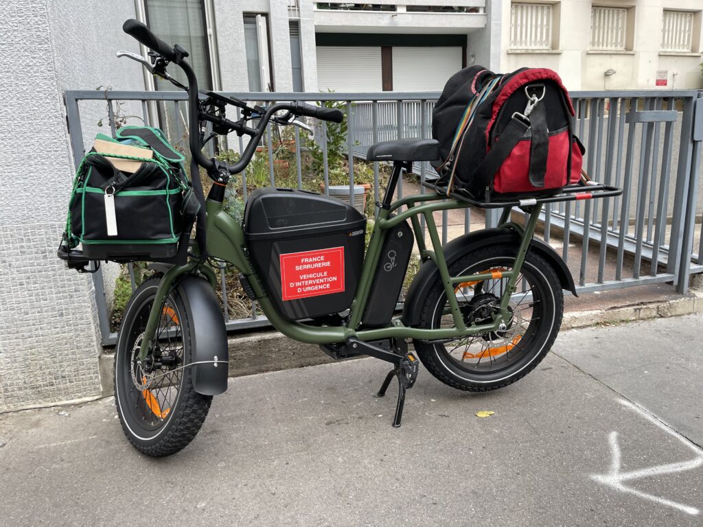 Dépanne en vélo électrique sur paris